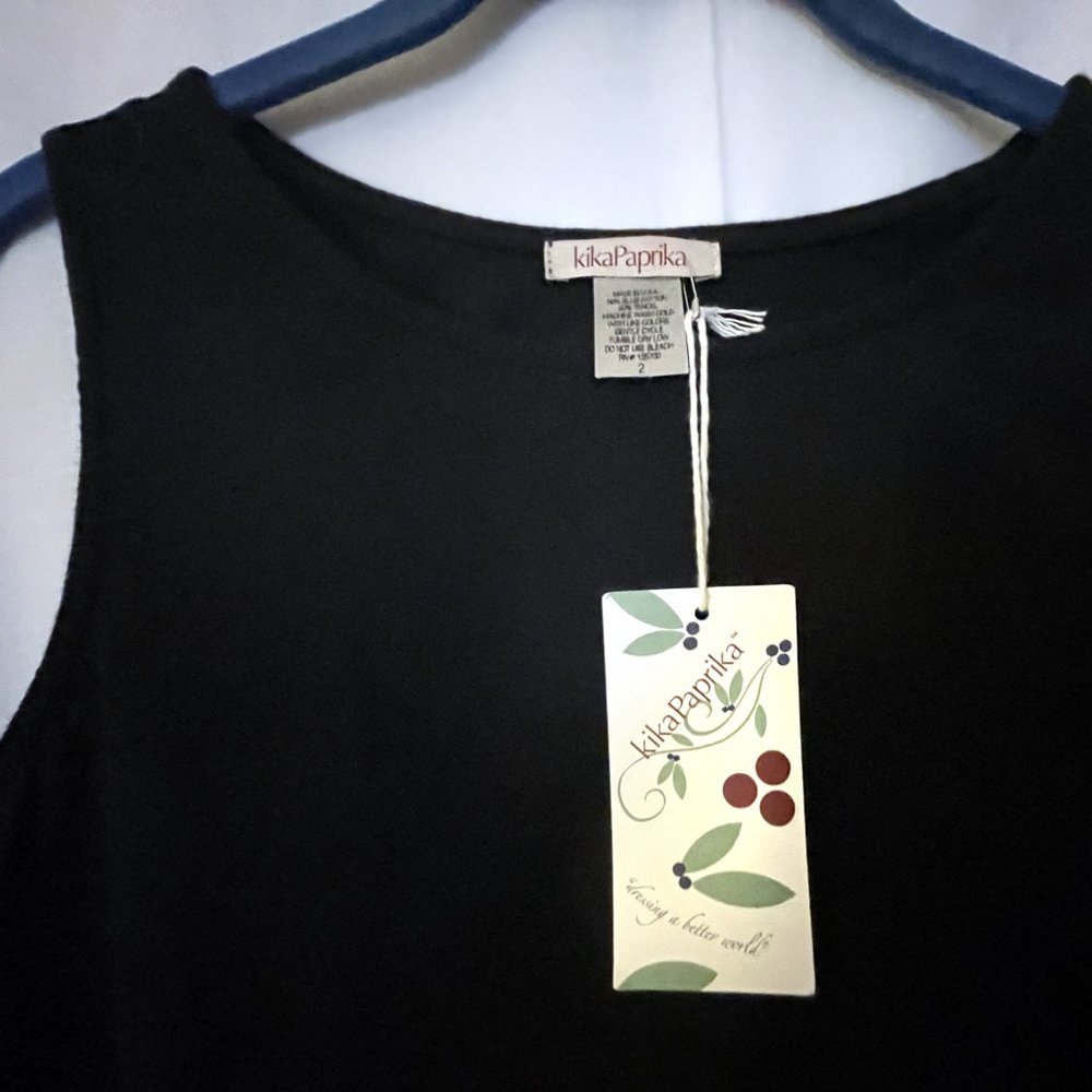 Kika Paprika women's top, black, asymmetric. Size 2 but fits M. New NWT - Picture 2 of 3